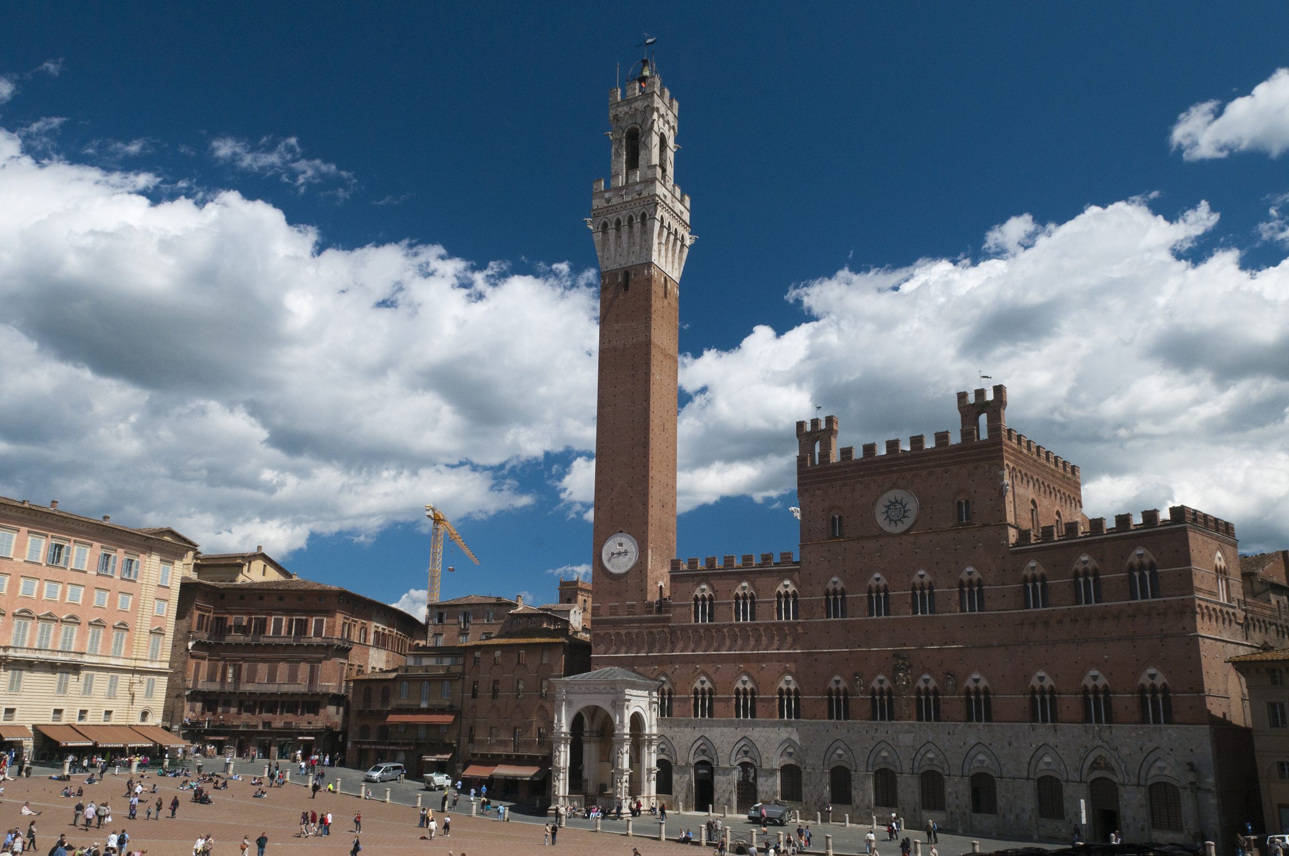 Piazza_del_Campo,_Siena,_Tuscany_(5772001588)